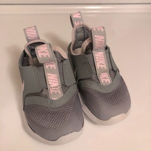 Nike toddler Flex Runner size 5